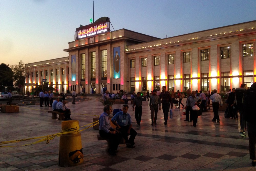 Trans-Asia-Express-Türkei-Iran-Bahnhof-Teheran