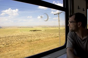 Ein andere Passagier des Trans-Asia Express, der die Aussicht genießt