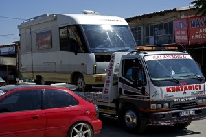 Unser Wohnmobil auf dem Abschleppwagen