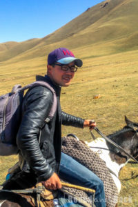 Foto von unserem Guide Samat auf seinem Pferd