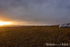 Sonnenuntergang über dem Yurten-Camp